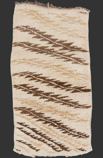 TM 2341, small rug with very unusual fine + elegant surface from the Moulouya valley on the eastern side of the Beni Ouarain territory, north-eastern Middle Atlas, Morocco, 1990s, 155 x 80 cm (5' 2'' x 2' 8''), high resolution image + price on request